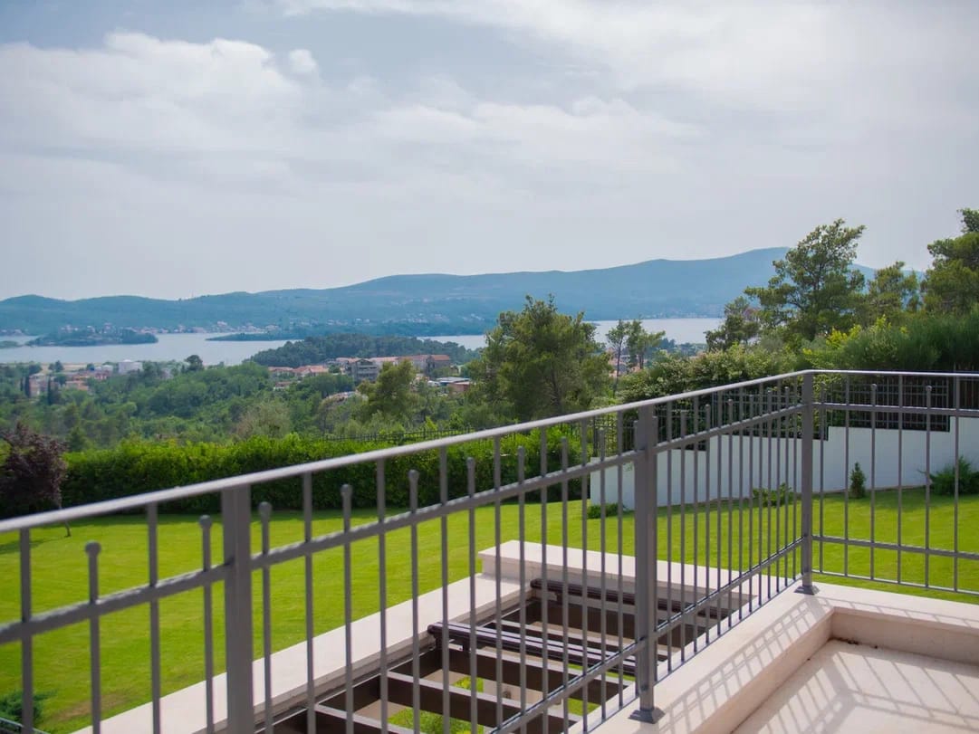 Image of Villa - 6 Bedrooms - 2 Bathrooms for Sale in Tivat-Mrcevac-Montenegro, Image 8